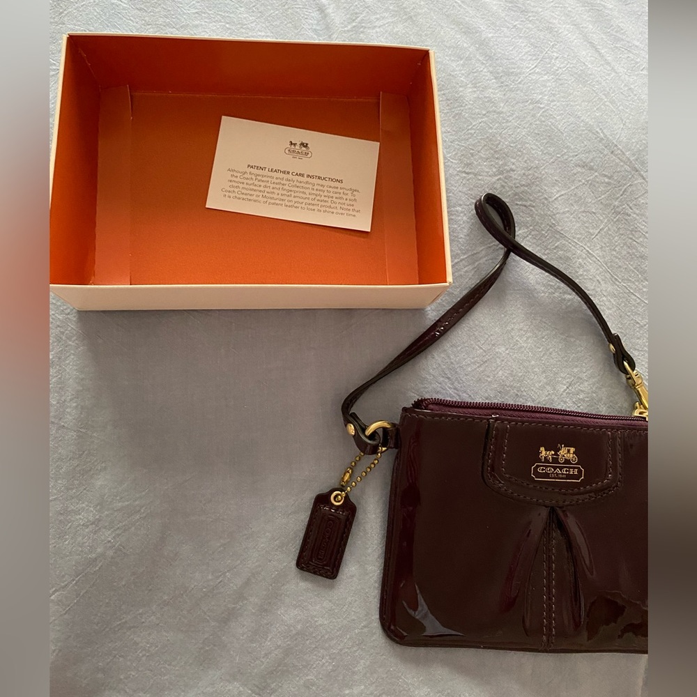 Rare Coach Plum Eggplant Purple Patent Wristlet Clutch Bag Women